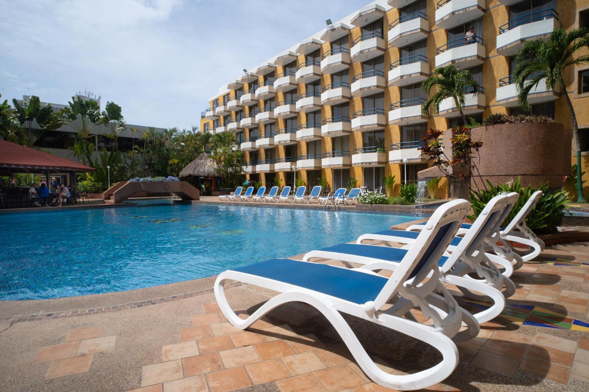 Hotel Margarita Dynasty Порламар Экстерьер фото